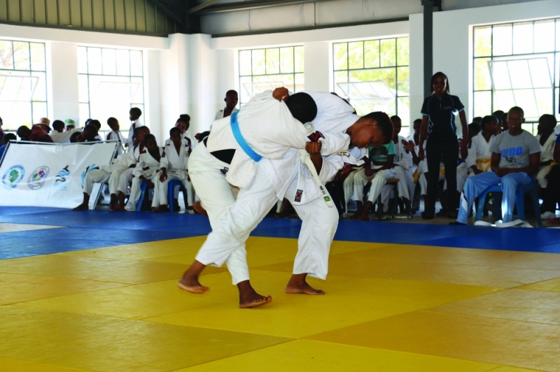 在激烈的足 在激烈的足